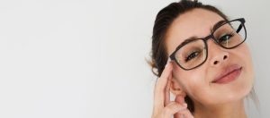 Nasenkorrektur Nach Der Operation Eine Brille Tragen