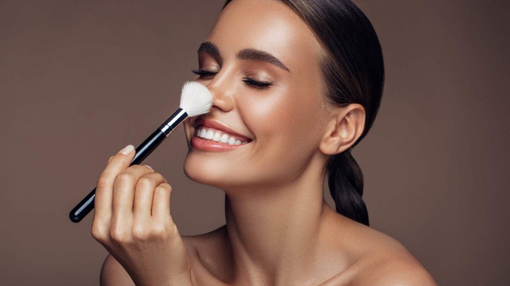 Make-up und Hautpflege nach einer Nasenoperation