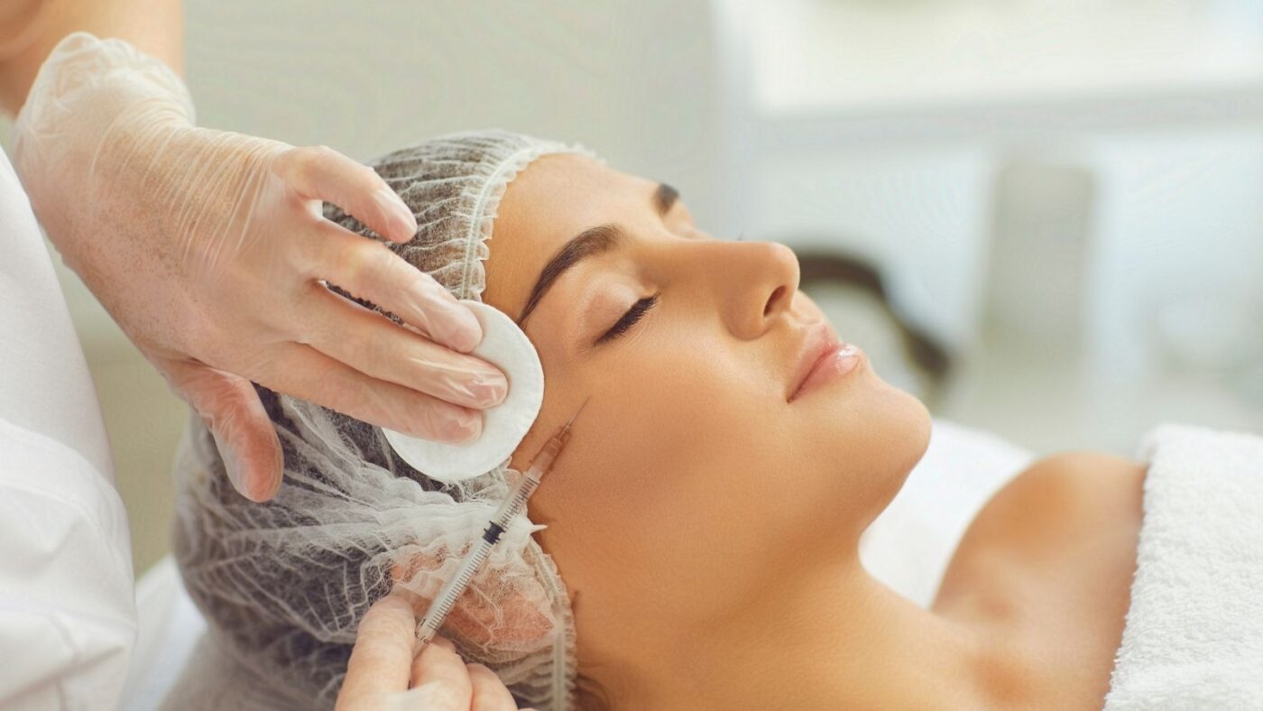 Elmacık Kemiği Dolgusu Nedir? Nasıl Uygulanır? Elmacık Kemiği Dolgusu Nedir? Nasıl Uygulanır?